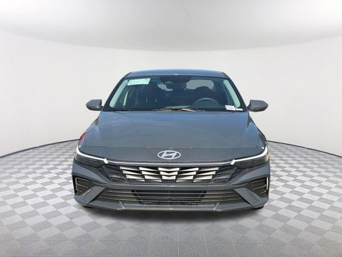 New 2026 Hyundai Elantra SE image 2