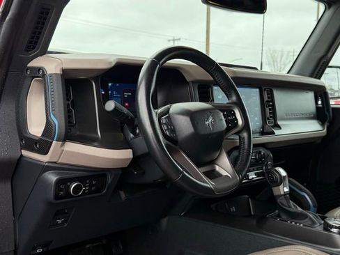 Used 2023 Ford Bronco Wildtrak image 15