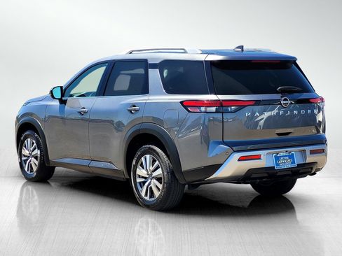 Used 2025 Nissan Pathfinder SL FWD image 9