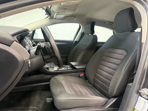 Used 2018 Ford Fusion SE w/ Fusion SE Technology Package FWD image 13