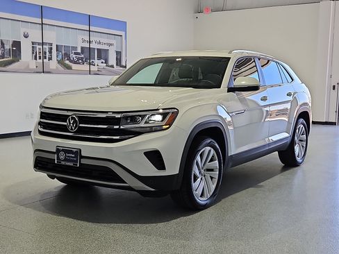 Used 2023 Volkswagen Atlas Cross Sport SE FWD image 4