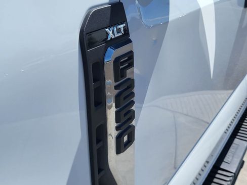 Used 2024 Ford F250 XLT w/ FX4 Off-Road Package AWD/4WD image 12