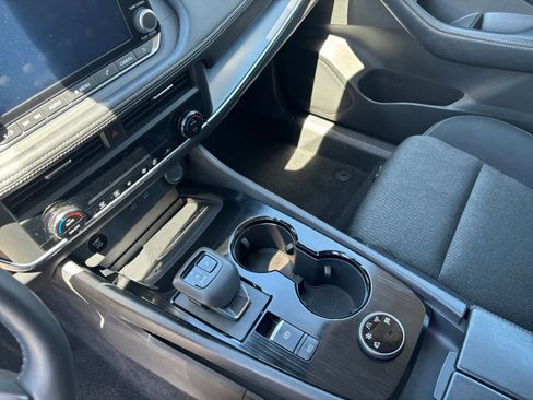 Used 2025 Nissan Rogue SV AWD/4WD image 43