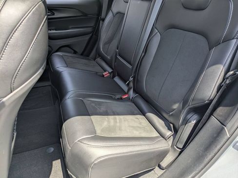 Used 2025 Jeep Grand Cherokee Altitude AWD/4WD image 26