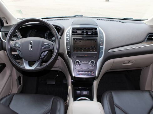 Used 2019 Lincoln MKC Reserve w/ MKC Technology Package FWD image 8