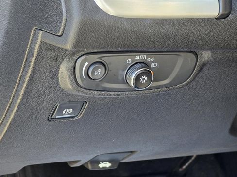 Used 2023 GMC Terrain SLE w/ Driver Convenience Package image 8