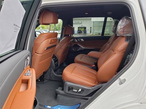 New 2026 BMW X7 M60i image 11