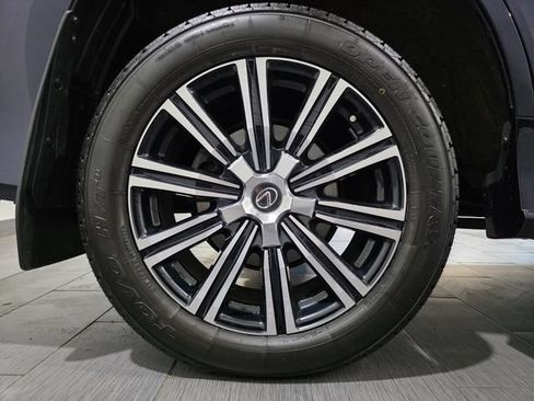 Used 2018 Lexus LX 570 4WD w/ Luxury Package image 24
