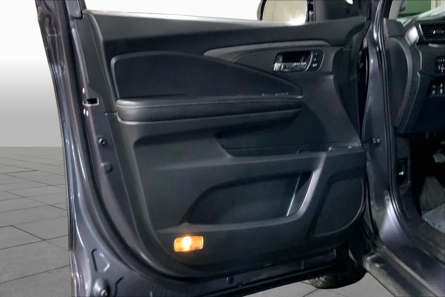 Used 2022 Honda Ridgeline RTL-E image 16