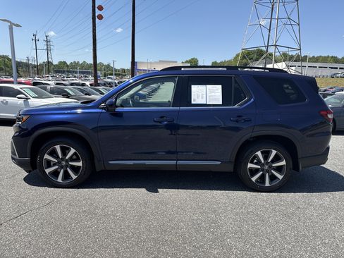 Used 2025 Honda Pilot Touring image 7