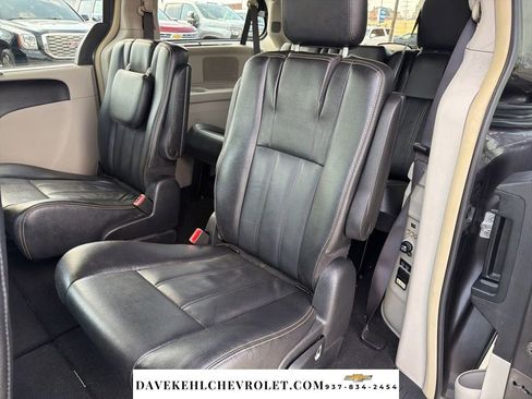 Used 2015 Chrysler Town & Country Touring image 16