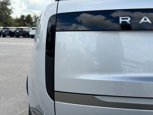 New 2025 Land Rover Range Rover SE image 10