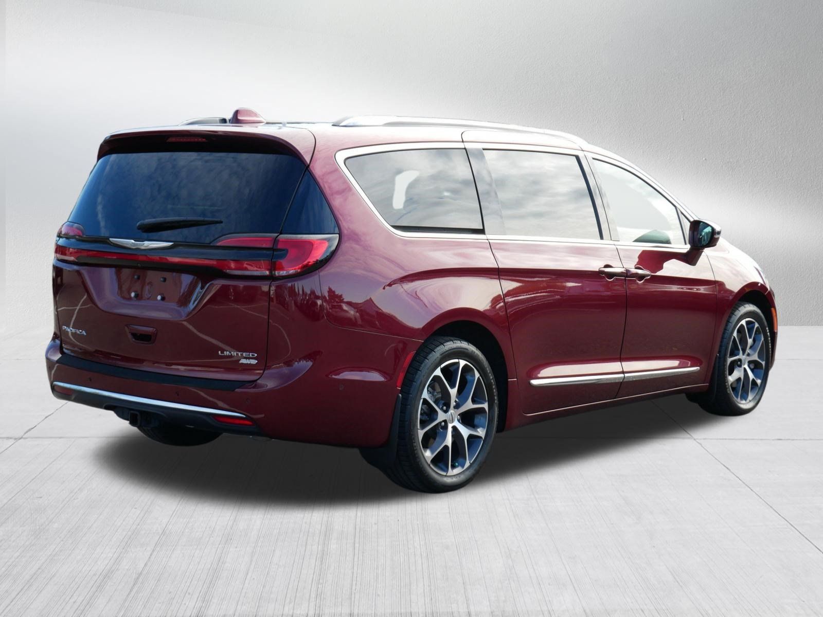 Used 2021 Chrysler Pacifica Limited w/ Uconnect Theater Family Group AWD/4WD image 7