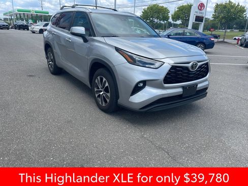 Used 2023 Toyota Highlander XLE FWD image 3