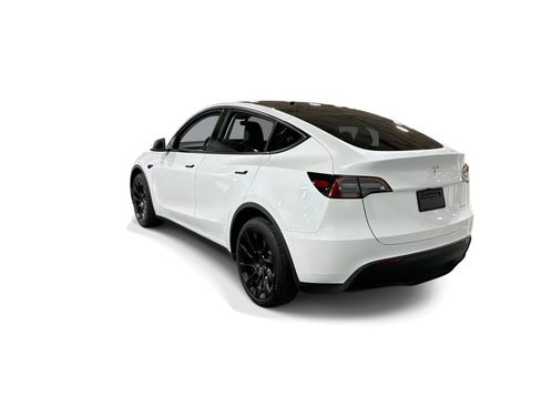 Certified 2023 Tesla Model Y Long Range AWD/4WD image 4