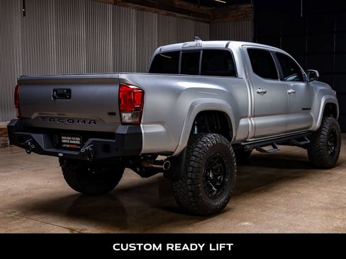 Used 2016 Toyota Tacoma TRD Sport image 9