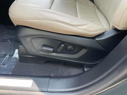 Used 2022 Ford Explorer Limited image 21