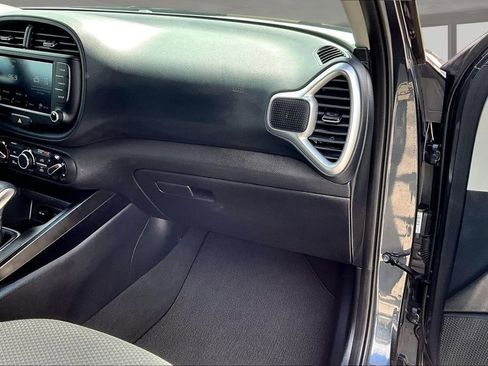 Used 2025 Kia Soul LX w/ LX Technology Package FWD image 19