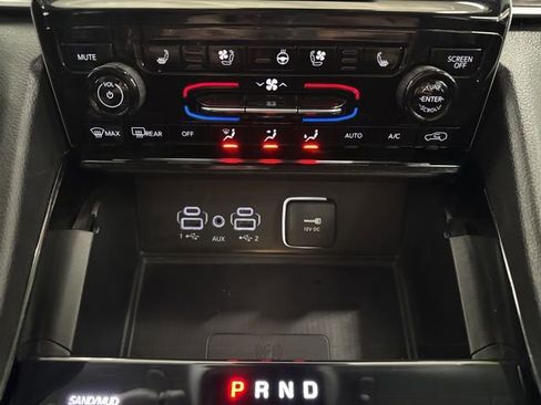 Used 2023 Jeep Grand Cherokee Limited w/ Luxury Tech Group II image 47