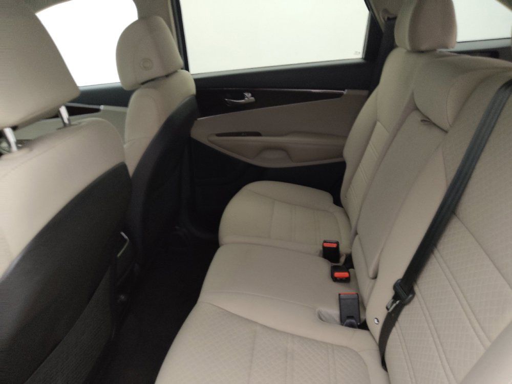 Used 2017 Kia Sorento AWD w/ LX Convenience Package image 18