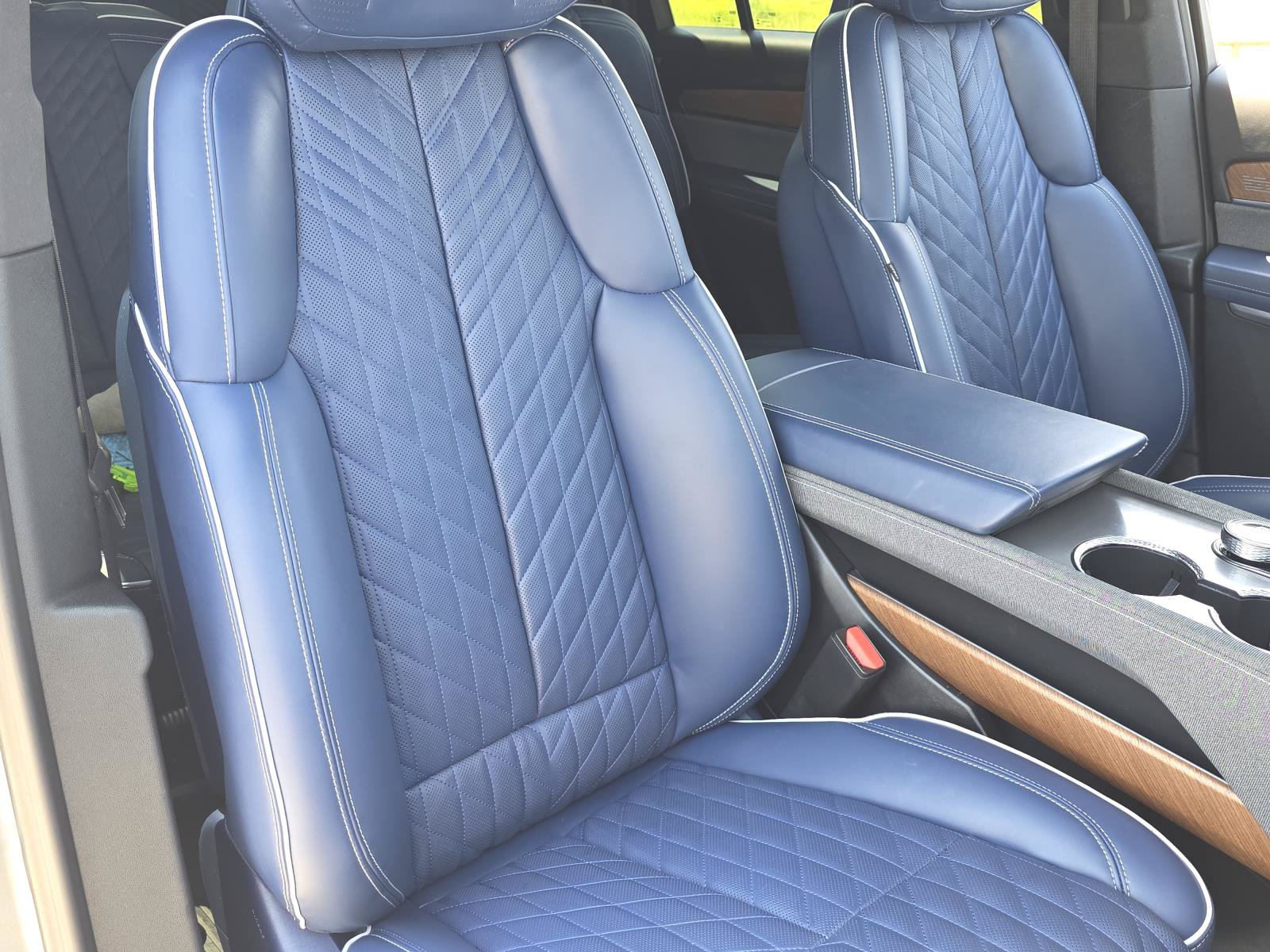 Certified 2026 Cadillac Vistiq Premium Luxury w/ LPO, Floor Liner Package AWD/4WD image 24