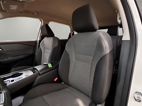 Used 2022 Nissan Rogue SV FWD image 17
