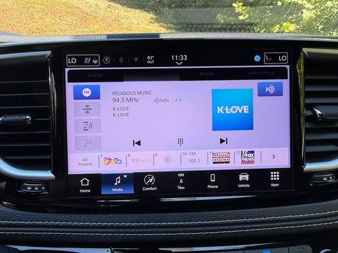 Used 2025 Chrysler Pacifica Limited FWD image 26