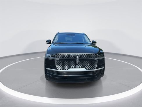 New 2025 Lincoln Navigator Reserve image 3