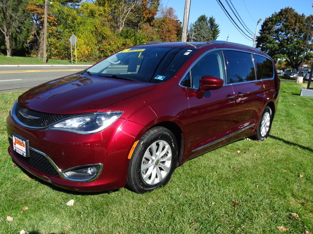 Used 2020 Chrysler Pacifica Touring-L FWD image 17