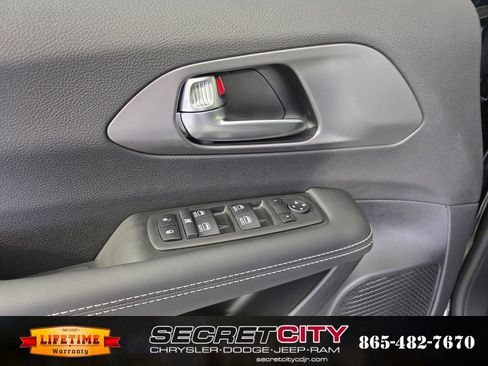 New 2026 Chrysler Voyager LX image 12