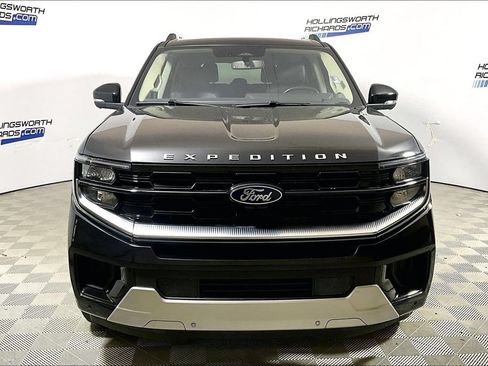 Certified 2025 Ford Expedition Platinum AWD/4WD image 2