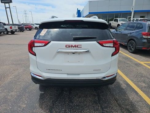 Used 2024 GMC Terrain SLT AWD/4WD image 5