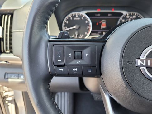 Used 2025 Nissan Pathfinder SL AWD/4WD image 23