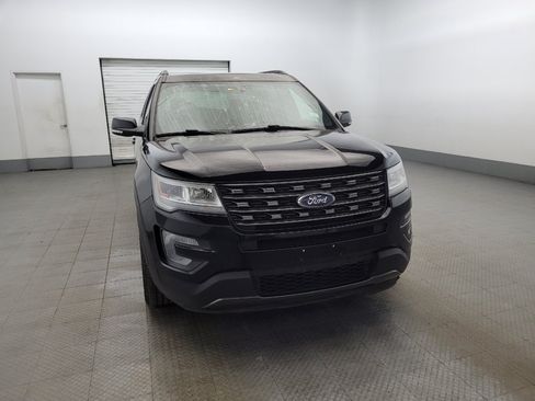 Used 2017 Ford Explorer XLT w/ Equipment Group 202A AWD/4WD image 14