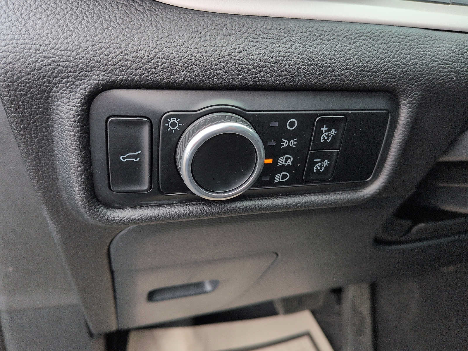 Used 2023 Ford Explorer XLT AWD/4WD image 15