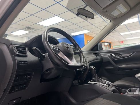 Used 2018 Nissan Rogue SV AWD/4WD image 18