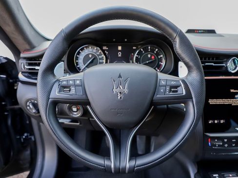 Used 2022 Maserati Quattroporte Modena Q4 AWD/4WD image 4