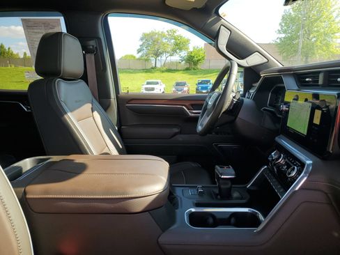 Used 2023 GMC Sierra 1500 Denali w/ Denali Reserve Package AWD/4WD image 35