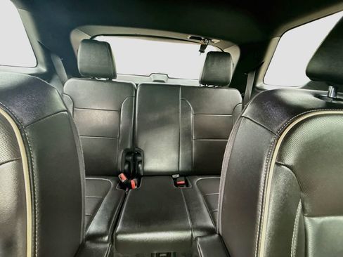 Used 2023 Chevrolet Traverse Premier w/ Redline Edition FWD image 29