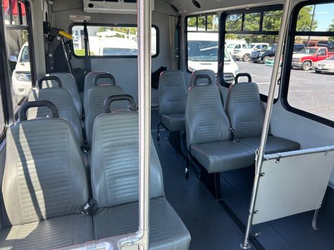 Used 2015 Ford E-350 and Econoline 350 Super Duty image 23