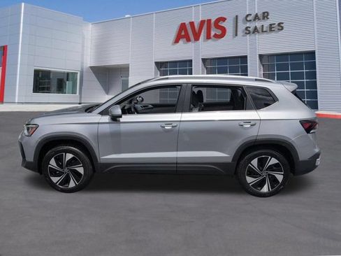 Used 2025 Volkswagen Taos SE AWD/4WD image 10