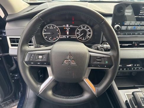 Used 2024 Mitsubishi Outlander AWD image 11