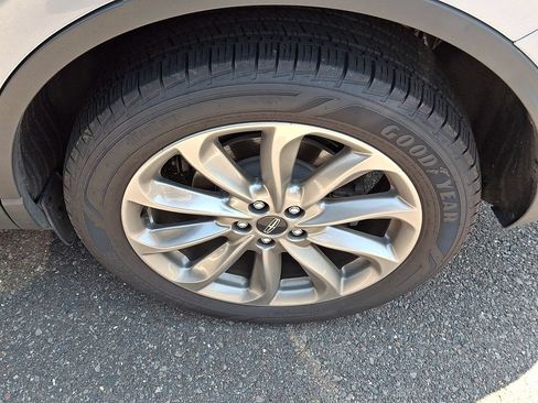 Used 2022 Lincoln Corsair AWD w/ Premium Package image 7