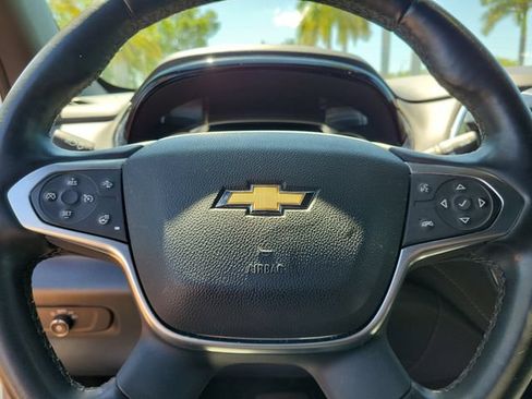 Used 2023 Chevrolet Traverse Premier FWD image 18