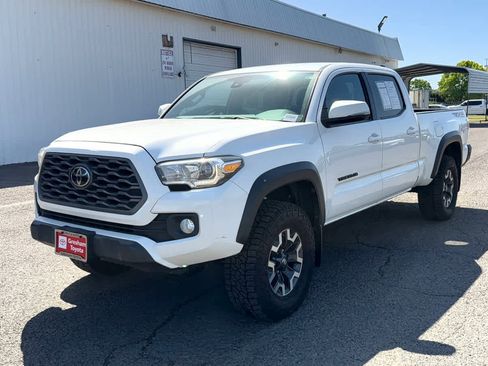 Used 2020 Toyota Tacoma TRD Off-Road AWD/4WD image 2