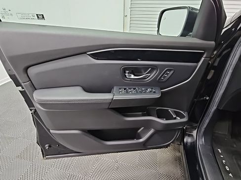 Used 2025 Honda Pilot EX-L image 29