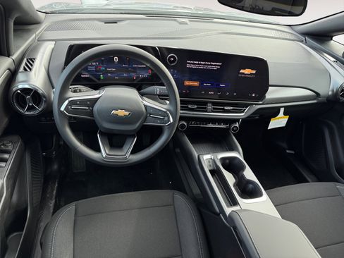 New 2026 Chevrolet Equinox EV LT image 15