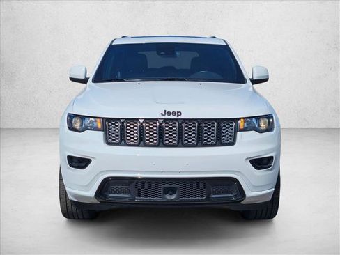 Used 2020 Jeep Grand Cherokee Altitude RWD image 2