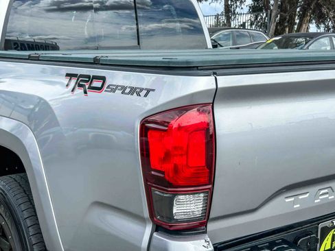 Used 2018 Toyota Tacoma TRD Sport w/ Technology Package RWD image 9
