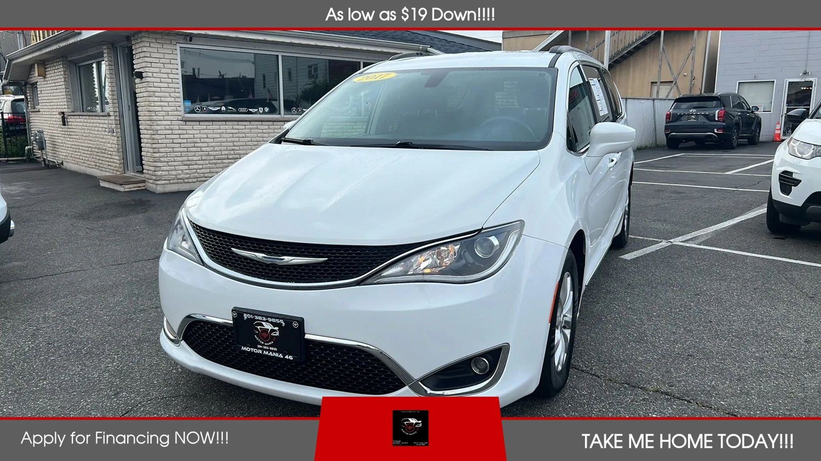 Used 2017 Chrysler Pacifica Touring-L FWD image 1
